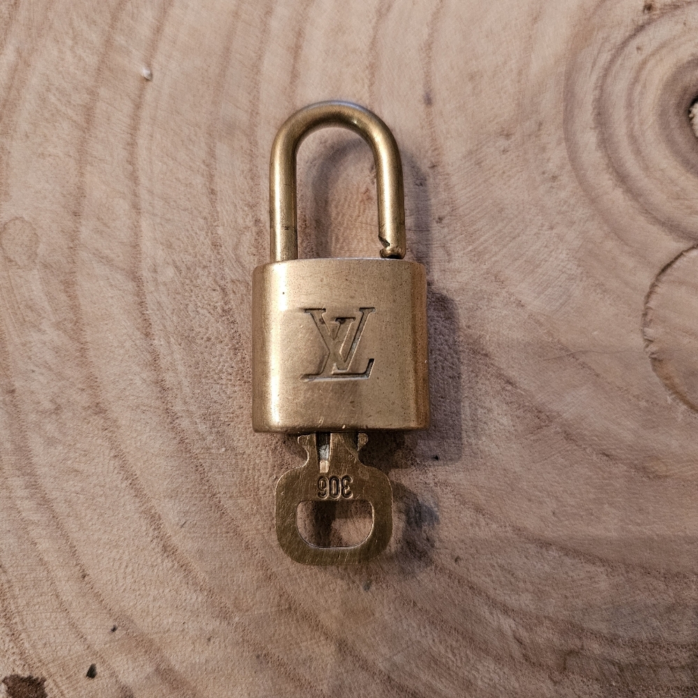 Authentic Louis Vuitton Brass Padlock And Key Set #306